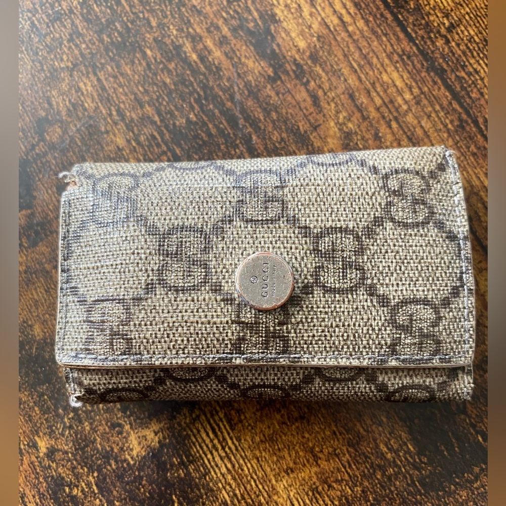 Gucci GG Brown Monogram Leather Keyholder